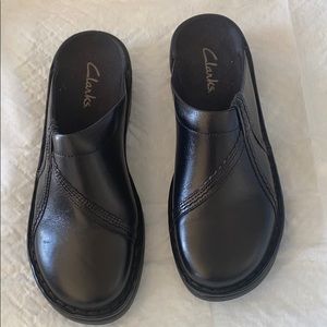 Clark’s Black Slip one sz 7